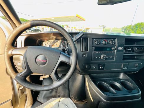 Used 2015 GMC Savana 2500 image 15