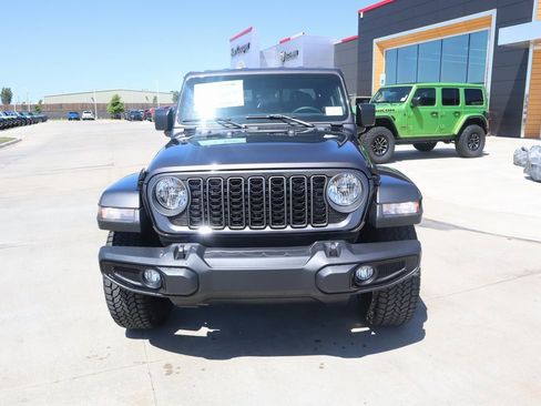 New 2025 Jeep Gladiator Sport image 8