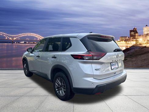 Used 2024 Nissan Rogue S FWD image 3