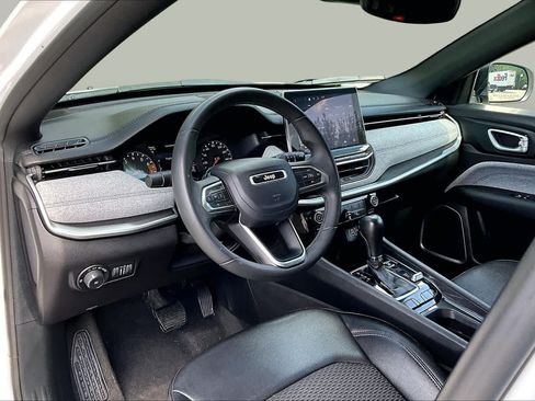 Used 2024 Jeep Compass Latitude AWD/4WD image 18