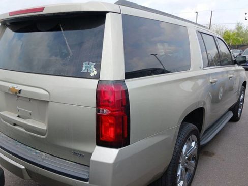 Used 2016 Chevrolet Suburban LT RWD image 3