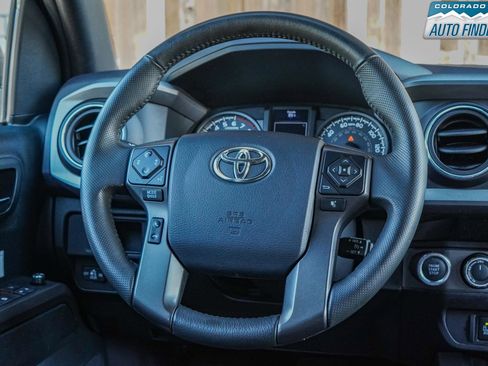 Used 2017 Toyota Tacoma TRD Off-Road AWD/4WD image 12