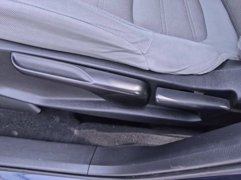 Used 2018 Honda CR-V LX image 17