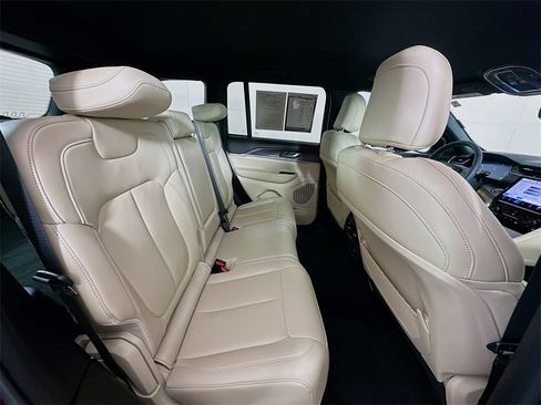 Used 2024 Jeep Grand Cherokee Limited image 27