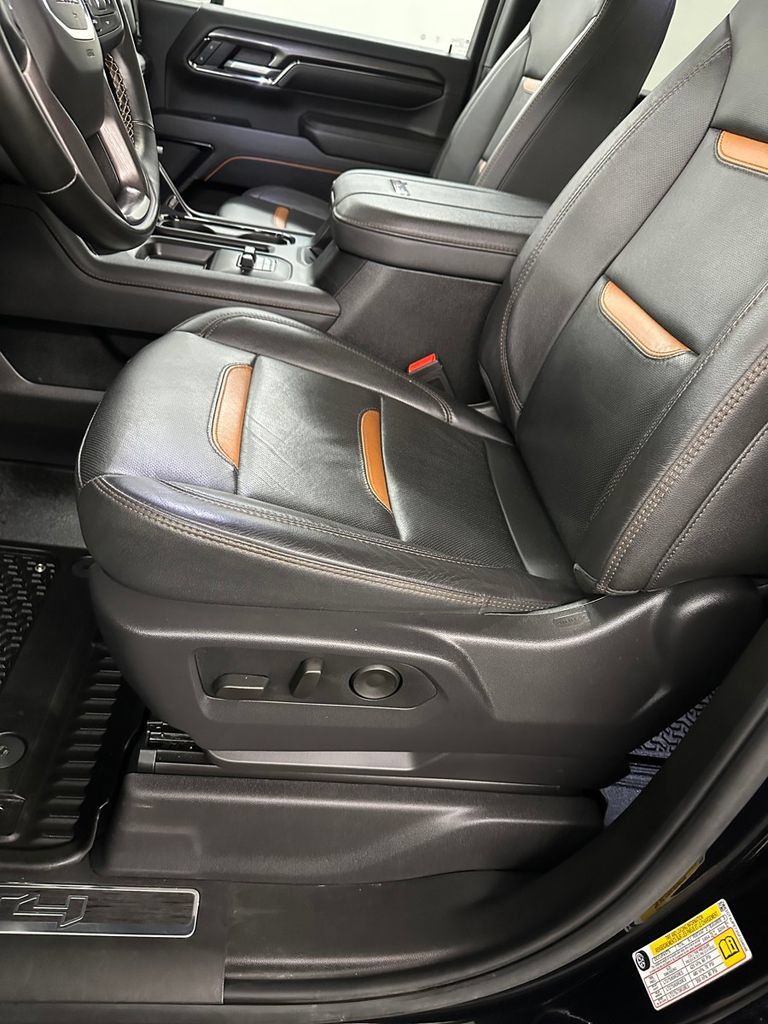 Used 2025 GMC Sierra 2500 AT4 w/ AT4 Premium Plus Package AWD/4WD image 13