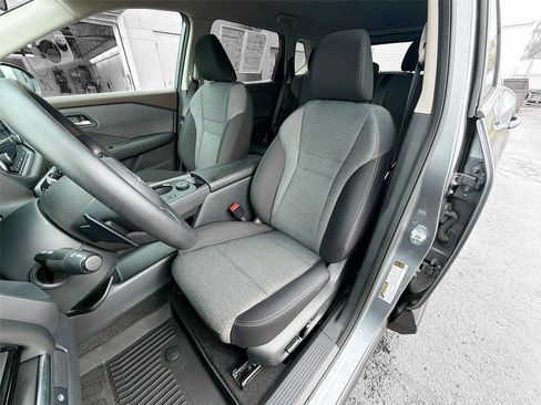 Used 2023 Nissan Rogue SV image 11