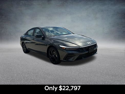 Used 2026 Hyundai Elantra Sport FWD image 4