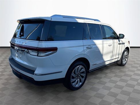 Used 2023 Lincoln Navigator Reserve image 8