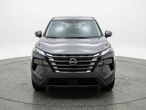 Used 2025 Nissan Rogue SV image 2