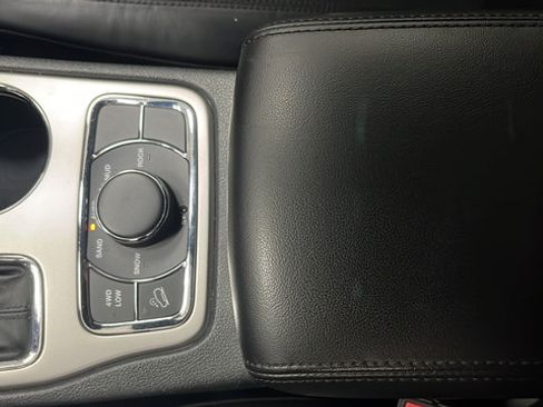 Used 2019 Jeep Grand Cherokee Limited AWD/4WD image 20