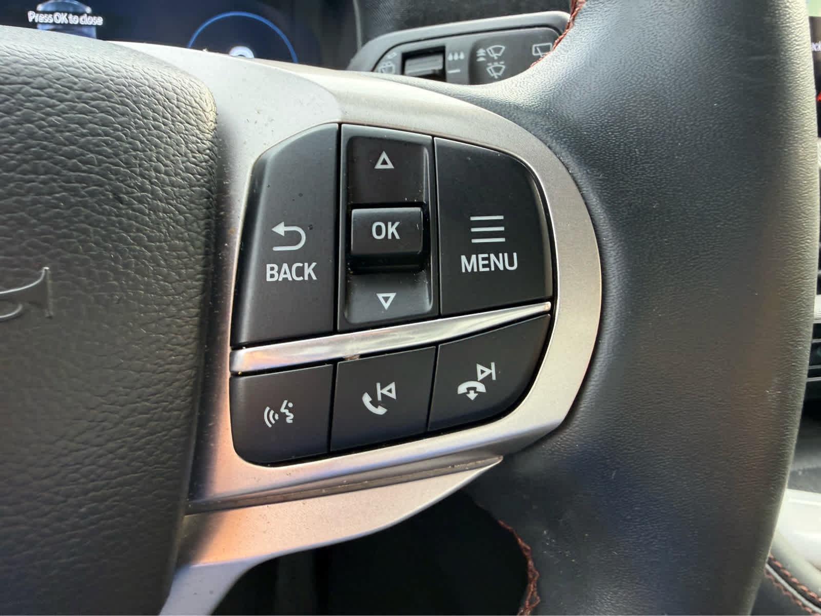 Used 2025 Ford Explorer Active AWD/4WD image 21