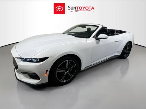 Used 2025 Ford Mustang Premium RWD image 41