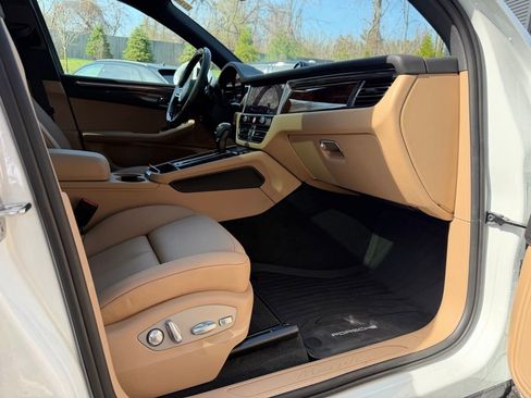 Certified 2026 Porsche Macan image 21