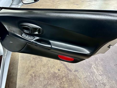 Used 2001 Chevrolet Corvette Convertible w/ Preferred Equipment Group2 image 19