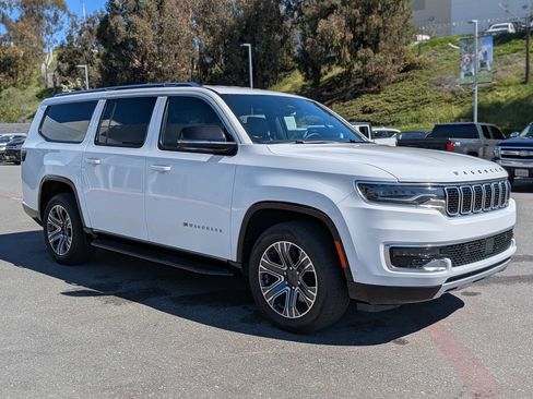 Certified 2024 Jeep Wagoneer L Series II image 7