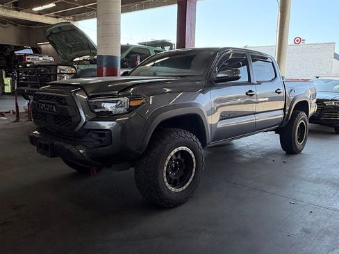 Used 2021 Toyota Tacoma TRD Off-Road w/ Technology Package image 3