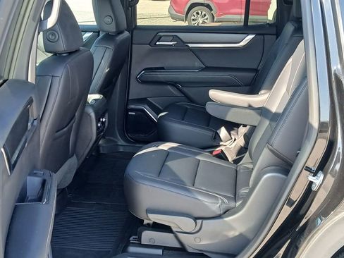 Used 2025 GMC Acadia Elevation w/ Elevation Premium Package image 8