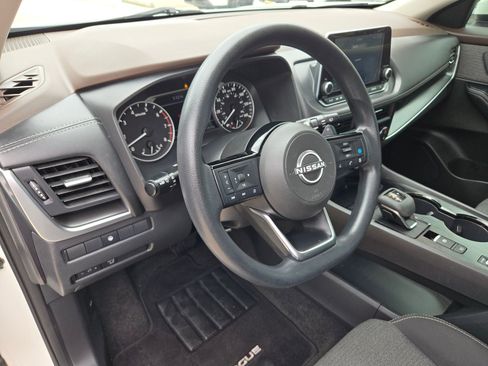 Used 2023 Nissan Rogue SV FWD image 10