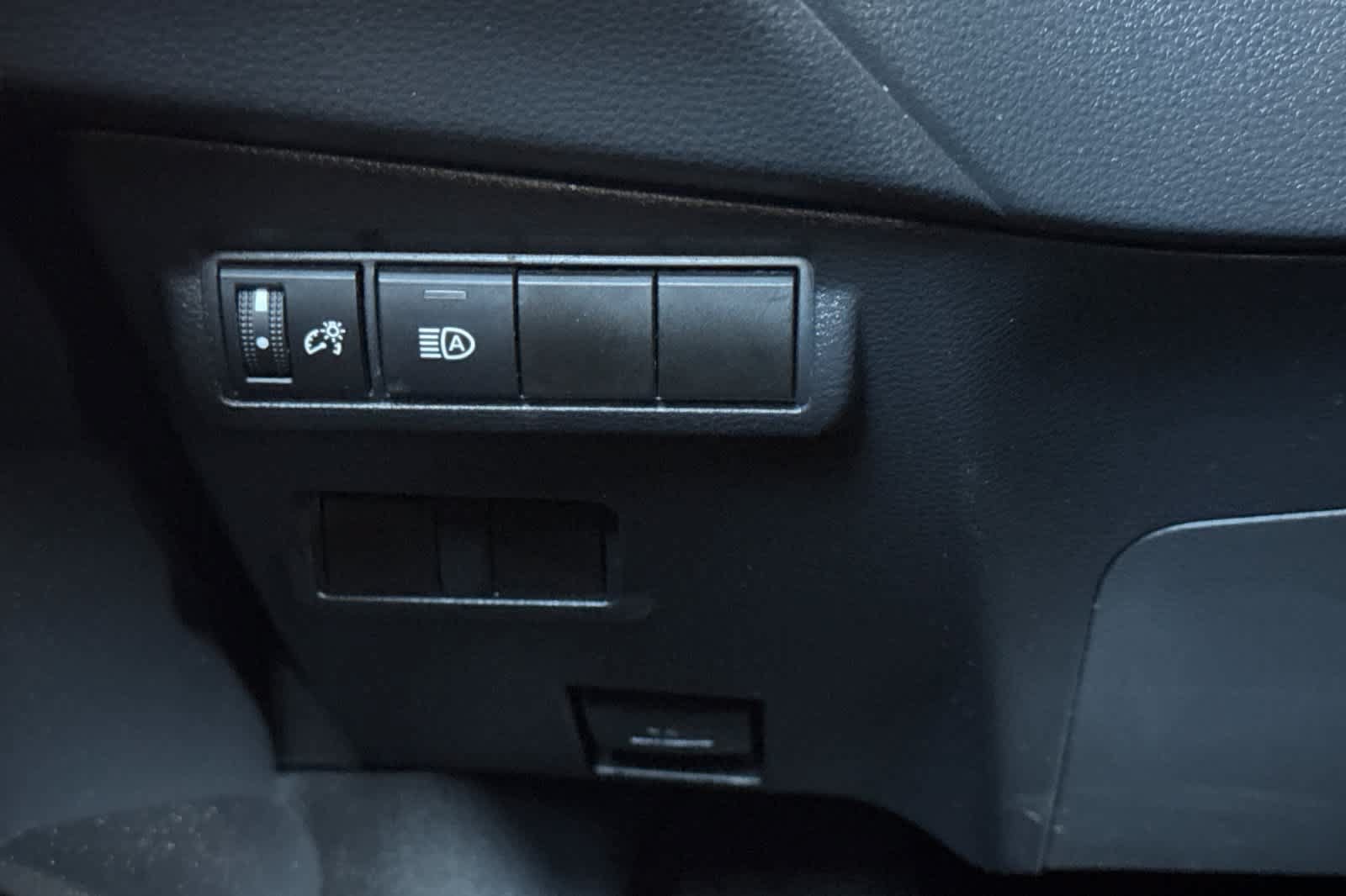 Used 2022 Toyota Corolla Cross LE FWD image 28