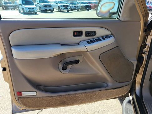 Used 2001 Chevrolet Tahoe LT w/ LT Preferred Equipment Group image 16