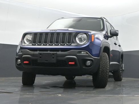 Used 2017 Jeep Renegade Trailhawk AWD/4WD image 29