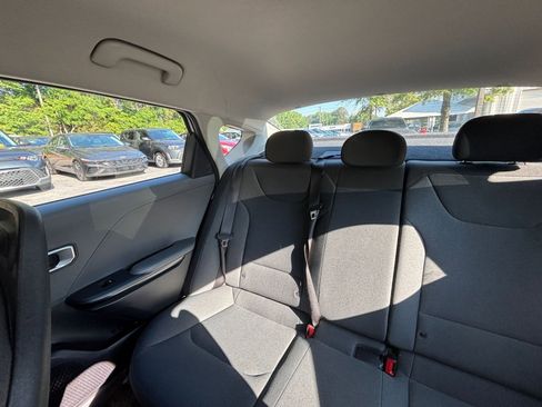 Used 2025 Kia K4 FWD image 40