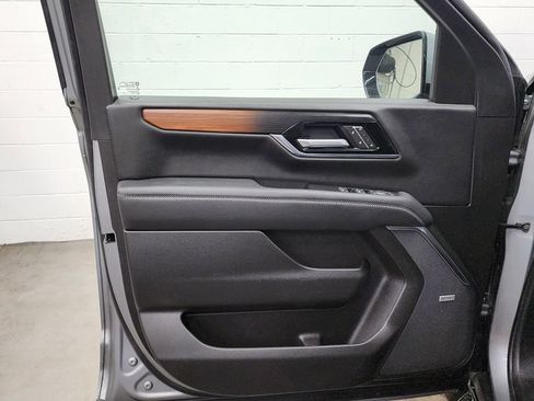 Used 2025 GMC Yukon Denali AWD/4WD image 9