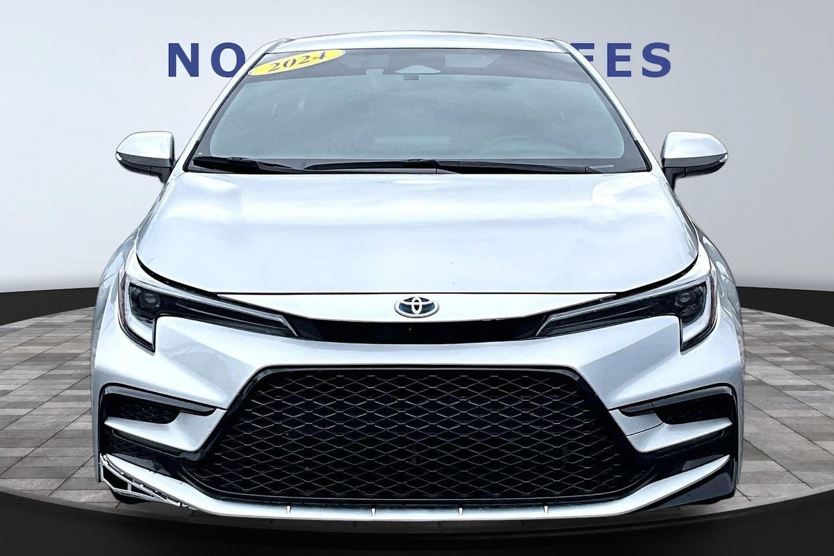Used 2024 Toyota Corolla SE FWD image 2