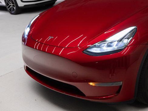 Used 2024 Tesla Model Y 2WD image 28