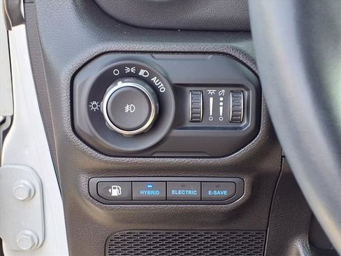 Used 2022 Jeep Wrangler Unlimited Sahara w/ Cold Weather Group image 21