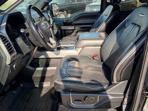 Used 2017 Ford F150 Platinum w/ Equipment Group 701A Luxury image 15