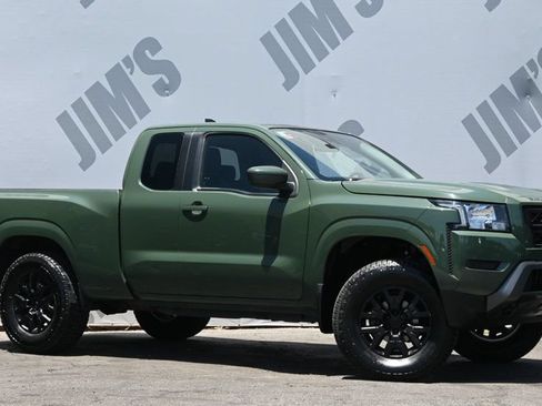 Used 2022 Nissan Frontier SV w/ Technology Package AWD/4WD image 3