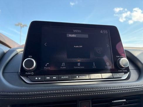 Used 2023 Nissan Rogue S AWD/4WD image 16