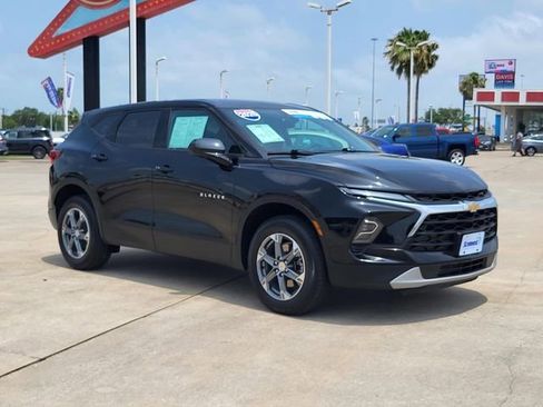 Used 2025 Chevrolet Blazer LT FWD image 21