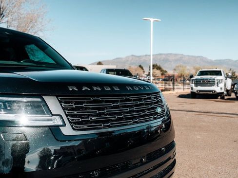 Used 2024 Land Rover Range Rover Long Wheelbase Autobiography image 10