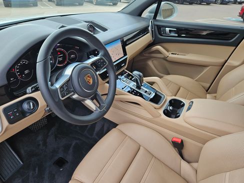 Certified 2023 Porsche Cayenne AWD/4WD image 4