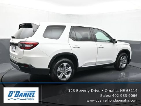 Used 2025 Honda Pilot EX-L image 6