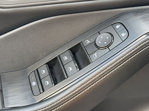 Used 2025 Nissan Rogue SV w/ SV Premium Package image 27