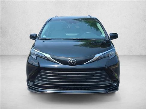 Certified 2026 Toyota Sienna XLE FWD image 2