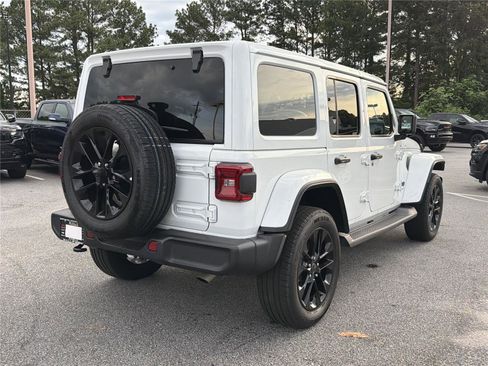 Used 2025 Jeep Wrangler Unlimited Sahara AWD/4WD image 5