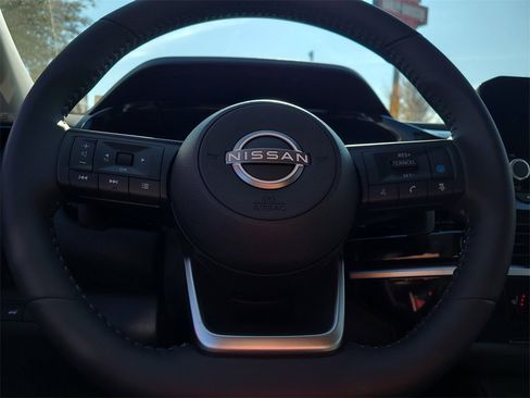 New 2025 Nissan Pathfinder SV image 20