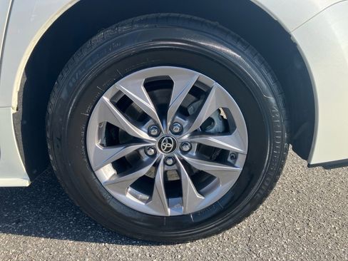 Used 2021 Toyota Sienna XLE image 25