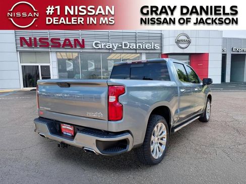 Used 2019 Chevrolet Silverado 1500 High Country w/ Technology Package AWD/4WD image 7