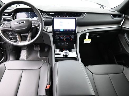 New 2025 Jeep Grand Cherokee Limited image 33