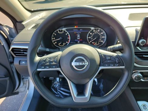 Used 2024 Nissan Altima 2.5 SV image 26