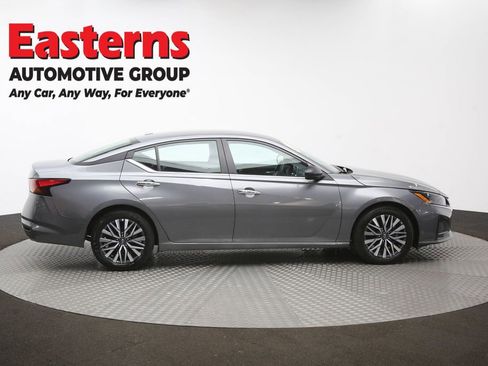 Used 2025 Nissan Altima 2.5 SV FWD image 44