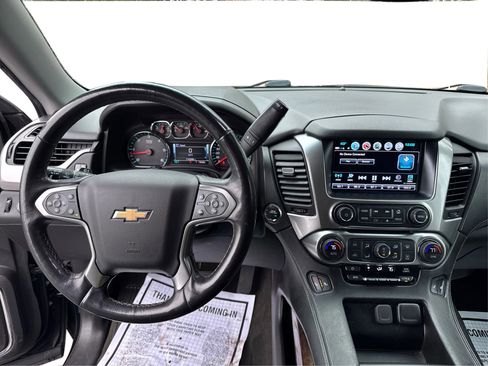Used 2018 Chevrolet Suburban LT image 25