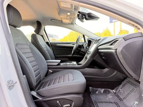 Used 2019 Ford Fusion SE FWD image 23