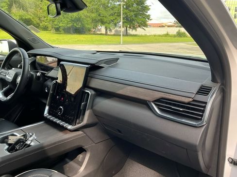 Used 2025 GMC Acadia Denali FWD image 21