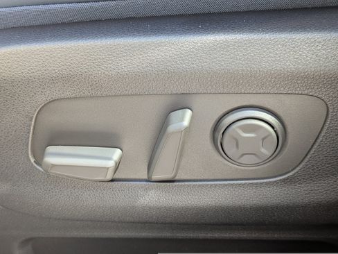 New 2026 Kia Carnival EX image 24